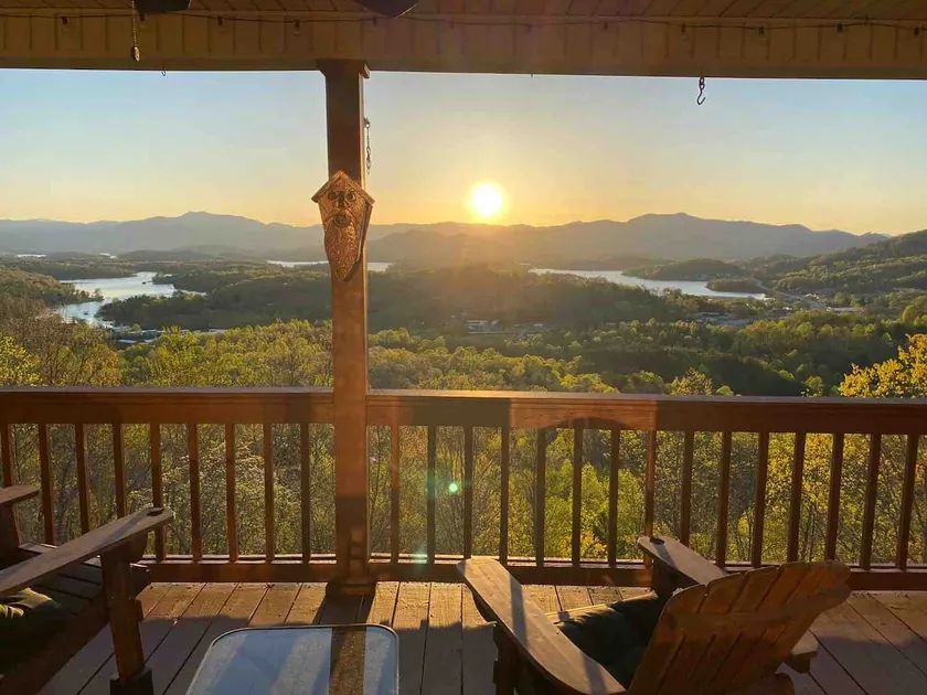 Gorgeous Long Range Mountain and lake views - Image 1