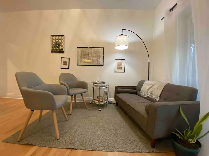 Cute Private Apartment near University of Toronto - Image 1