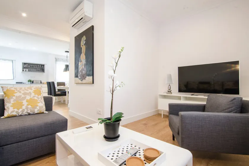 Bright & Stylish 2BD 2BTH - CITY CENTRE - Image 1