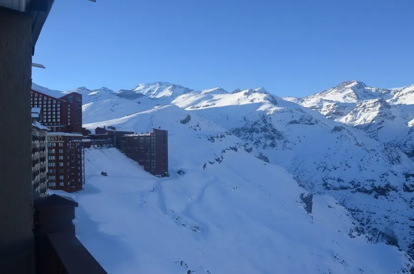 Cozy and modern. Ski in/out. Pure fun. - Image 1