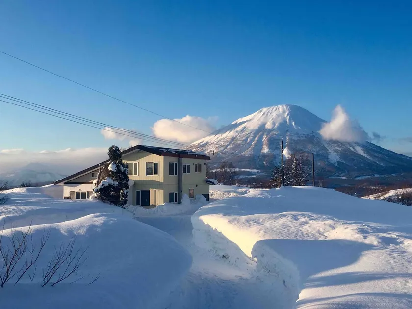 Boutique Rusutsu Holiday Chalet 8 mins to ski lift - Image 1
