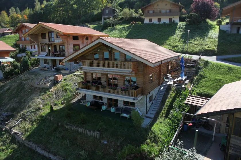 Log home Iseltwald near Interlaken with panoramic view - Image 1