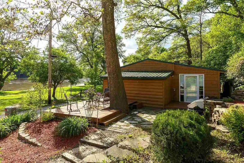 Retro River Retreat - Image 1