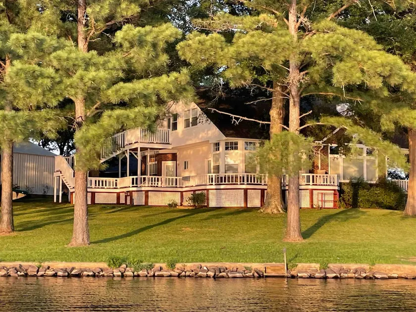 Sandi’s Point - Image 1