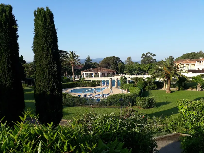 Prox St Tropez garden level apartment 400 walk to the beach - Image 1