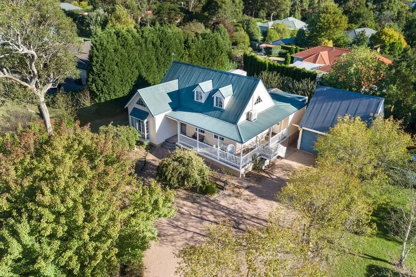Lou Lous Cottage Southern Highlands 4pm Check Out Sundays - Image 1