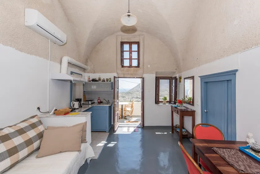 Efterpi Traditional Cave House with Sea view - Image 1