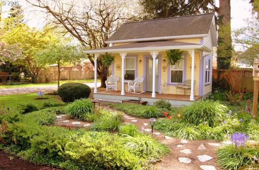Coburg Cackleberry Cottage - Image 1