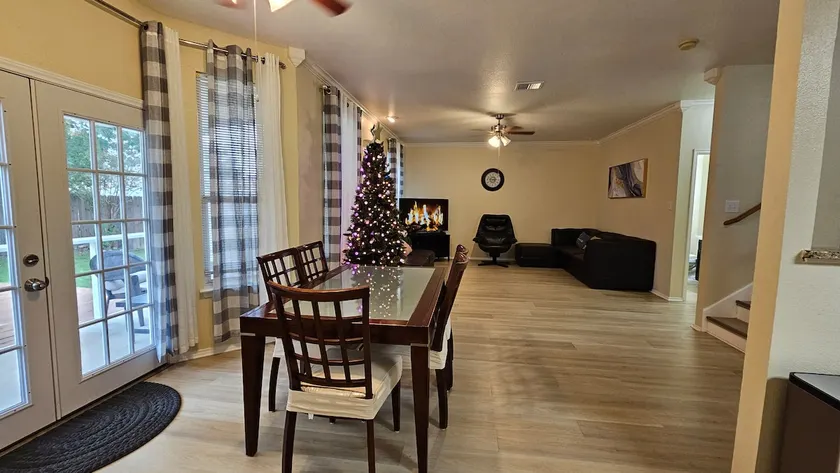 Cozy 4 bedroom house for your family vacation! - Image 1