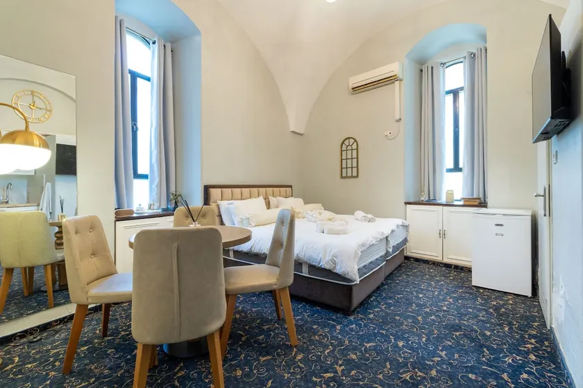 Mamilla central 1 room boutique apartment - Image 1