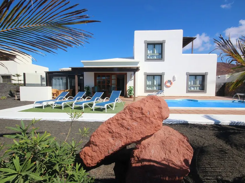 Fantastic villa with completely private pool, with high wall. Free wifi - Image 1