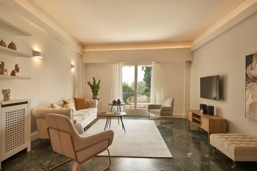 Chic n Bright 3Bd Apt with Hilton View - Image 1