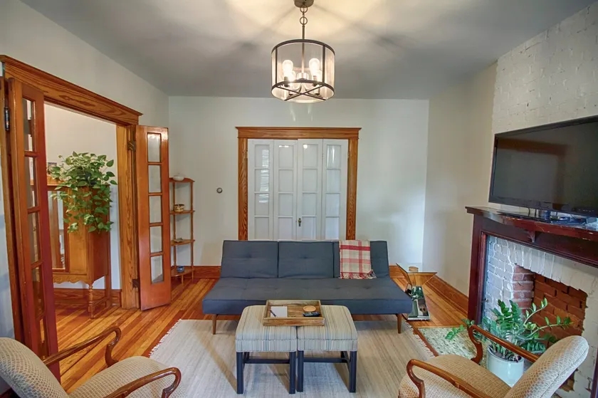 Eric and Jason's Clifton Gaslight Apartment - Image 1