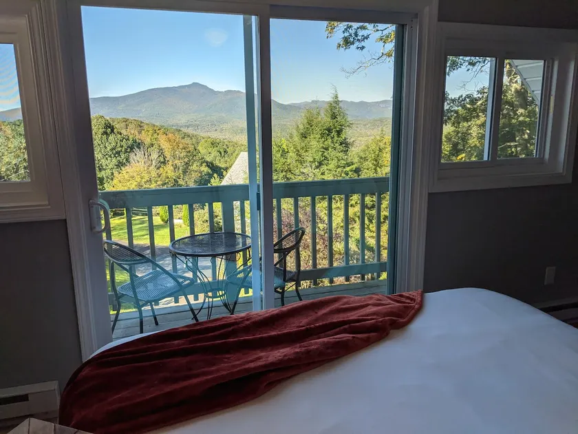 Big Views, Hot Tub, Dog Friendly, 5min to BR - Image 1