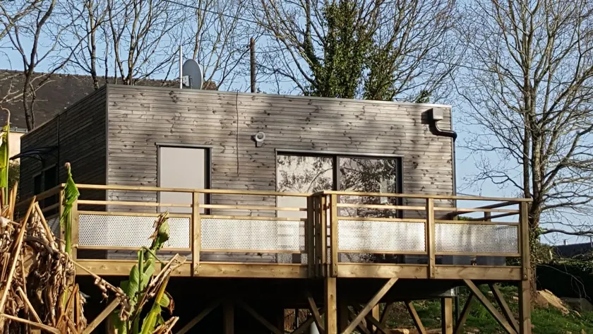stilt house in the Vannes countryside - Image 1