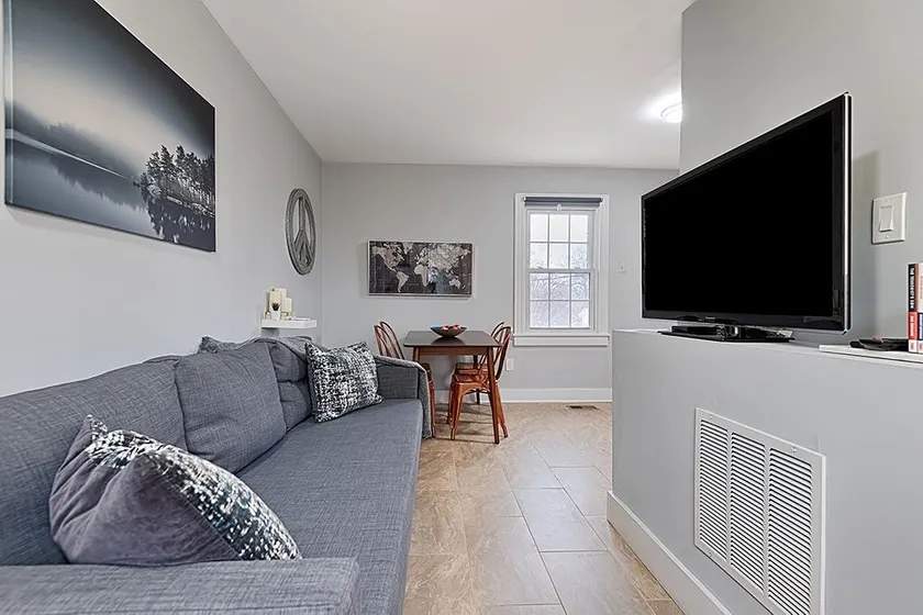 Charming Apartment in Historic Neighborhood - Image 1