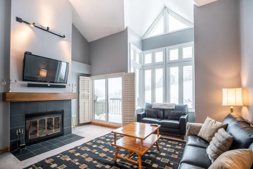 Blue Mountain 2 Bedroom Slopeside - Chateau Ridge 213 - Image 1