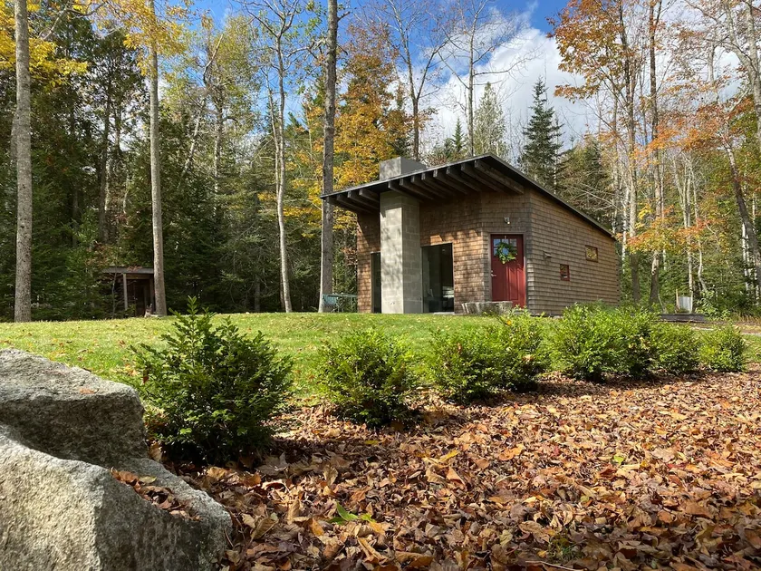 Lamoine Modern Guest House - Image 1