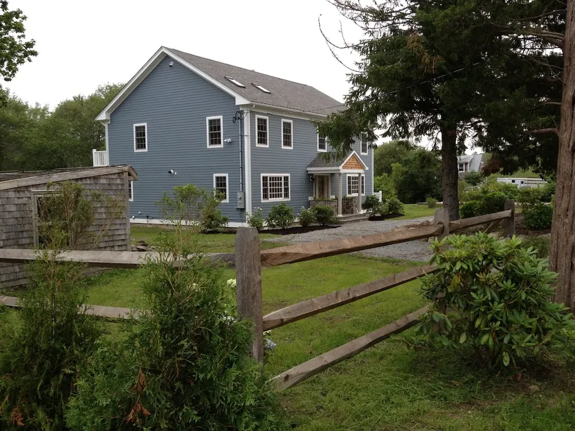 Potters Corner by Kristin & Sakonnet Farm & Stays - Image 1