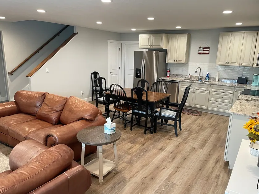 Adorable cozy two bedroom with separate entrance. - Image 1