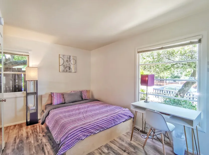 214A - Cozy Studio with AC & Kitchen near Stanford - Image 1
