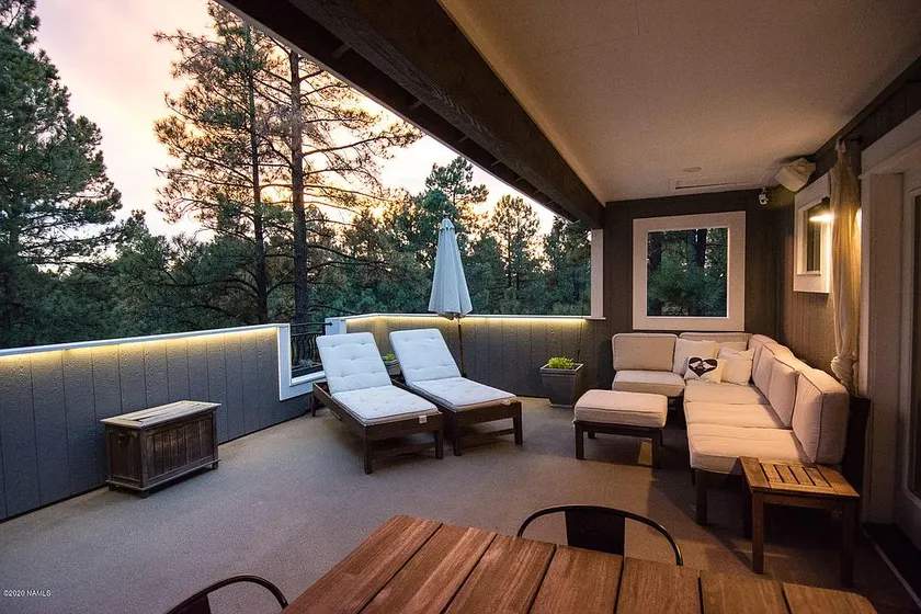 Chic 3 story: Hot Tub & Rooftop Terrace- Sleeps 9 - Image 1