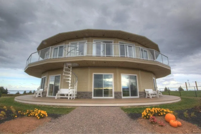 Canada's Rotating House (Condo #1) - Image 1
