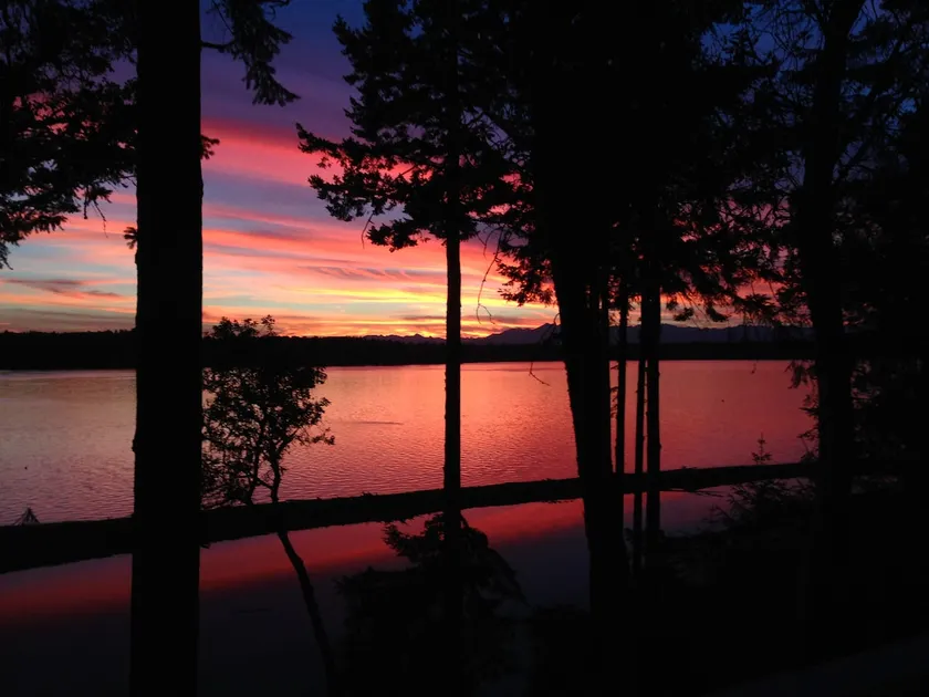 Sunset Lagoon Retreat with guest only Seafood Farm - Image 1
