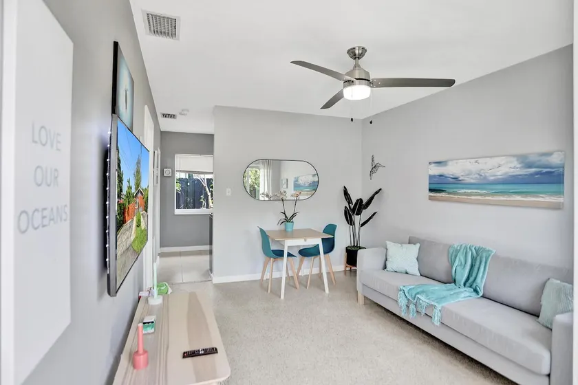 Delightful Modern Apartment - 3 miles to the Beach - Image 1