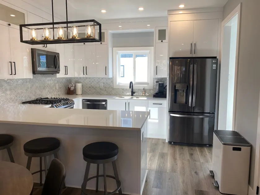 Luxury Getaway, 1 block from the beach! - Image 1