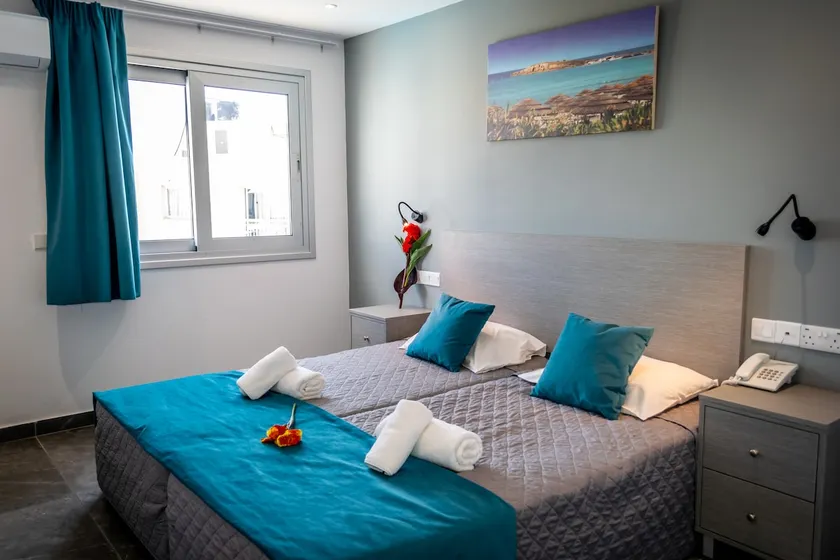 A. Maos superior one-bedroom apartment - Image 1