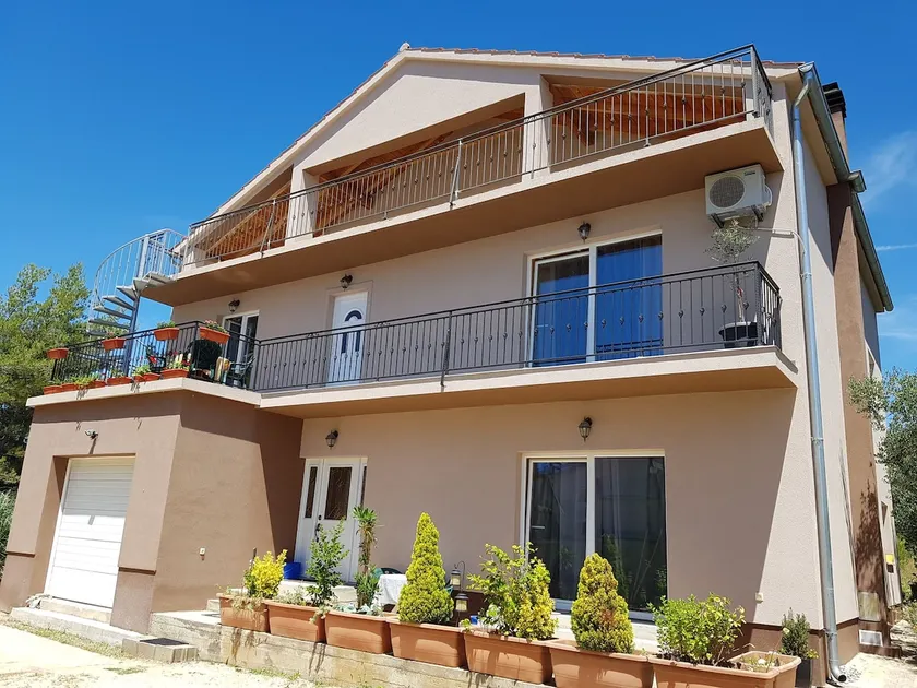 Amazing value,minutes to the beach 2 bedrooms - Image 1