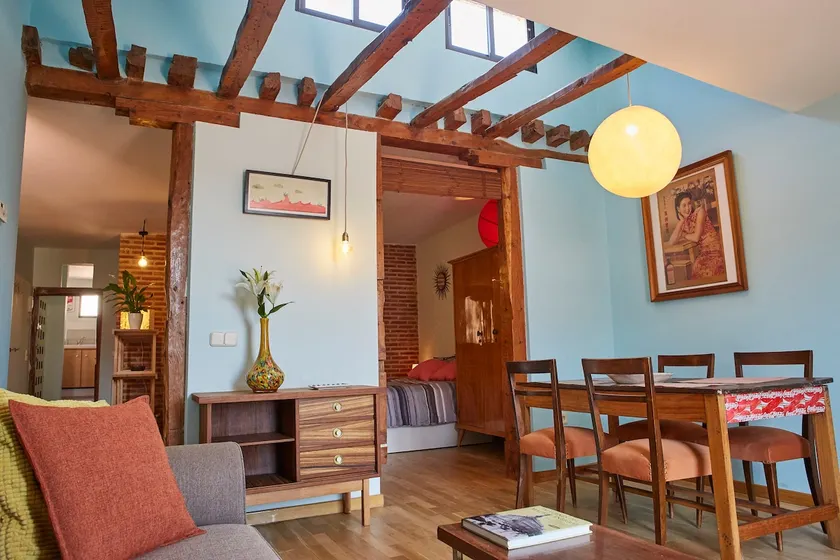 STYLISH apt in the CENTER. Best LOCATION - Image 1