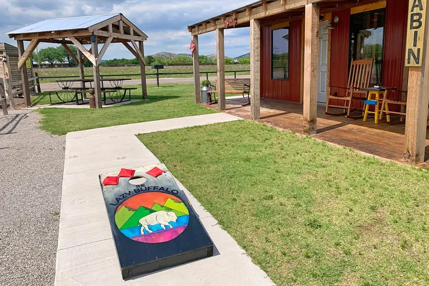 Seek & Snore Cabin near Wichita Mountains Cache ~ I Spy Wildlife Fun ~ sleeps 4 - Image 1