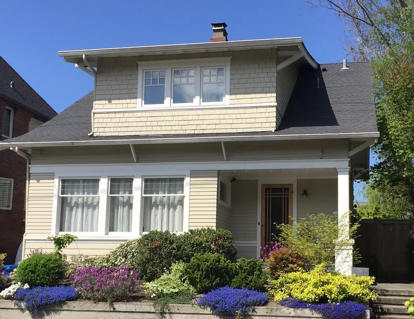 Hilltop House: Great Location, NEW Furniture! - Image 1