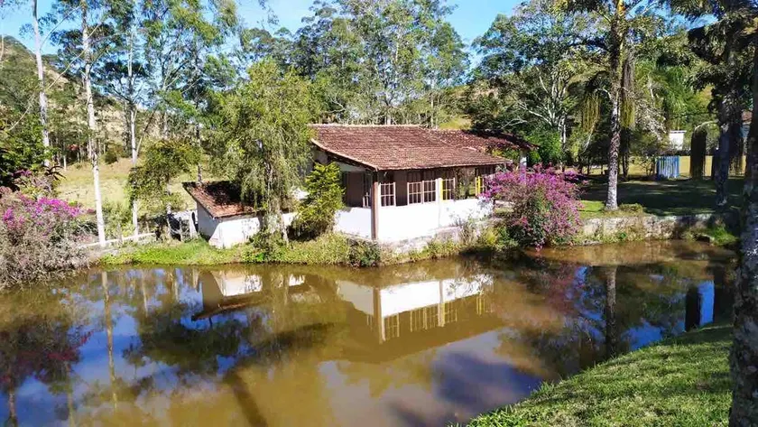 Lake Cottage - Image 1