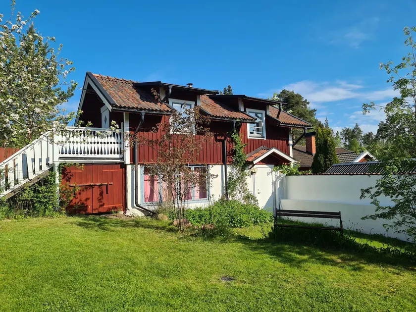 Guest house near the beach - Image 1