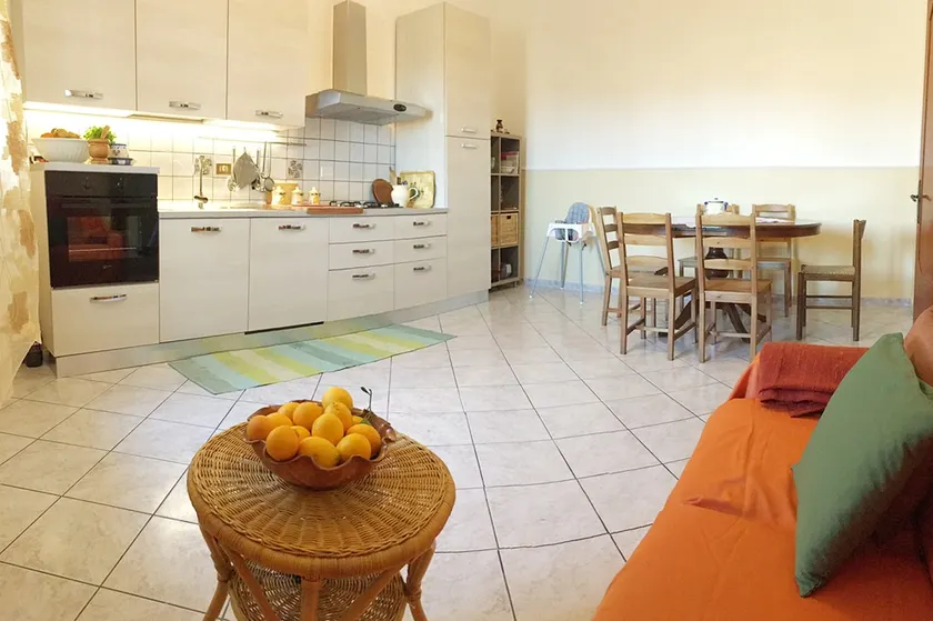 Quiet 3-bedroom apartment near Catania - Image 1
