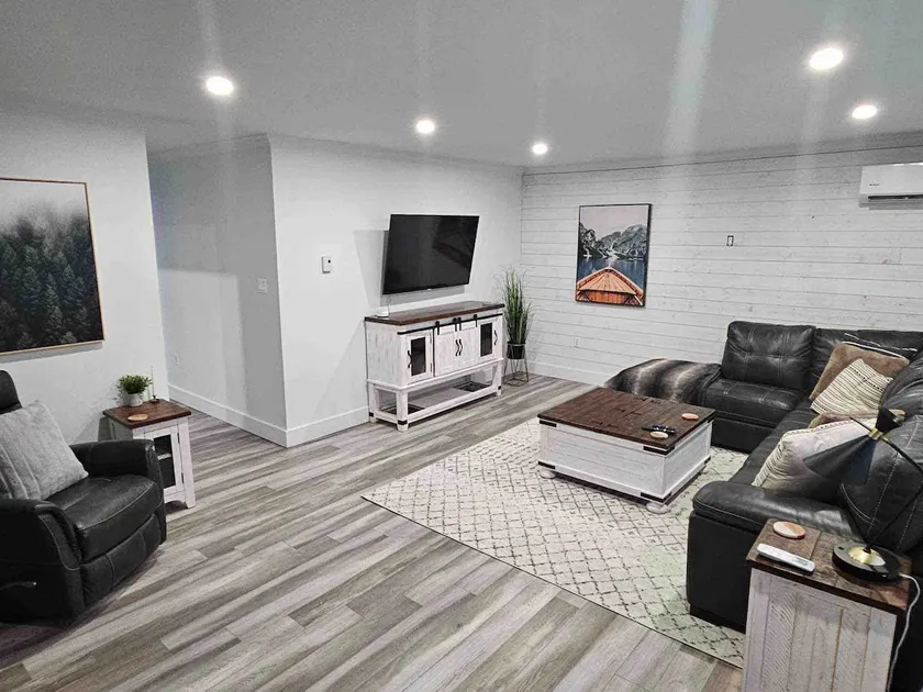 3 bedroom home with parking - Image 1