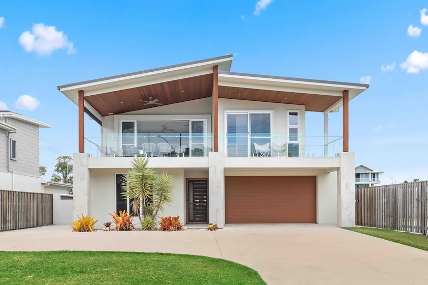 Luxury Family Retreat on the Esplanade - Image 1