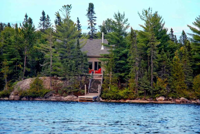 A cabin on a private lake. Temagami district - Image 1