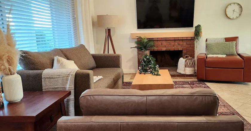 Cozy Home in Victorville near Freeway & Mall - Image 1