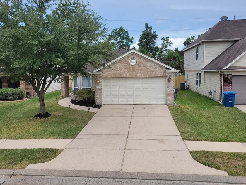 Modern unique 3 bedroom home with indoor fireplace, updated to today standards. - Image 1