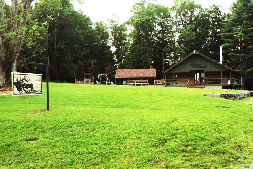 Rock Hill Lodge, huge outside entertaining area! - Image 1
