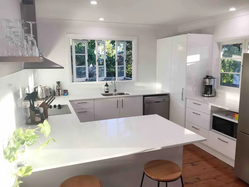 4 bedroom house - Walk to Southbank - Image 1