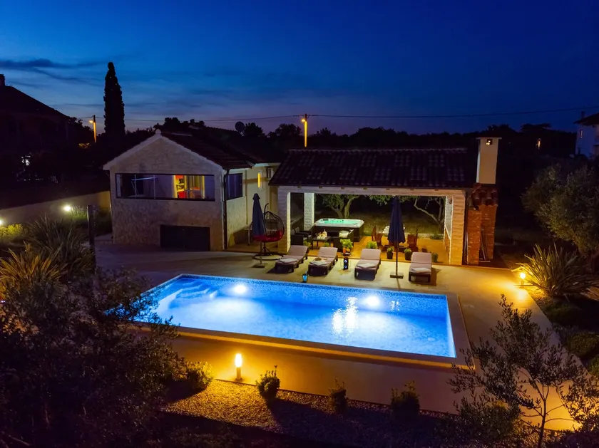Villa Lorema-pet friendly on 5000 sqm garden,pool, jacuzzi, billiard&PS5 - Image 1