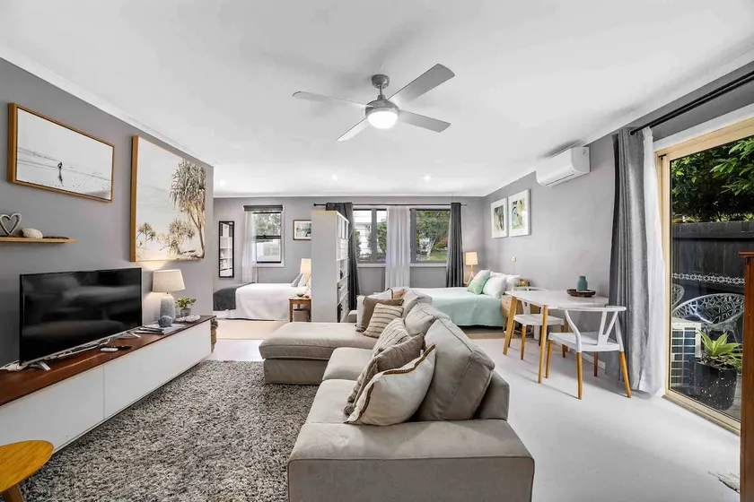 Private studio with pool, aircon & BBQ on the deck - Image 1