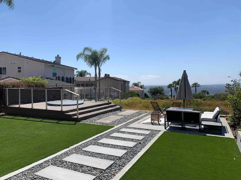 Modern Hilltop Home: Roomy, Views, Family-Friendly - Image 1