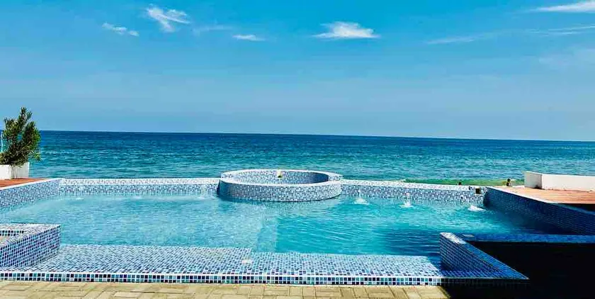 Beautiful view of the peaceful sea - Image 1