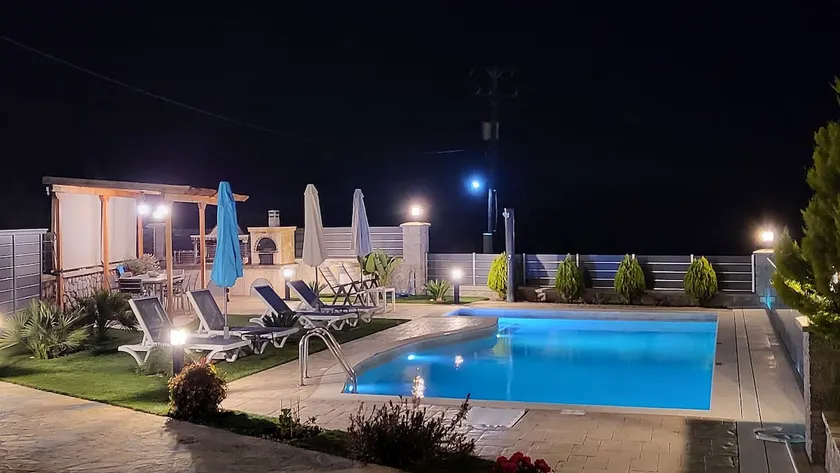 Seaview Villa - Image 1